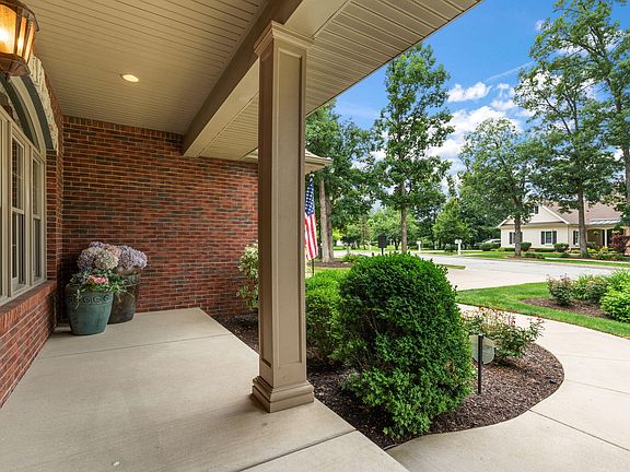 4th image of 770 Quinlan Ct