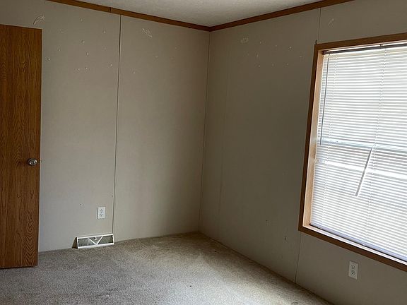 5th image of 17 Illini East St