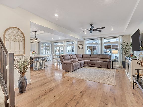 3rd image of 58 E Inlet Spring Dr