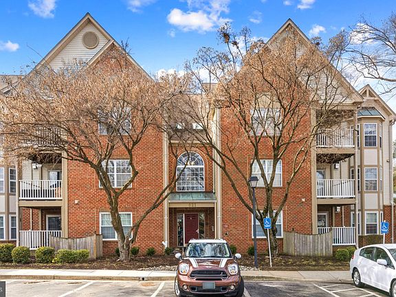 2nd image of 621 Admiral Dr Unit 206