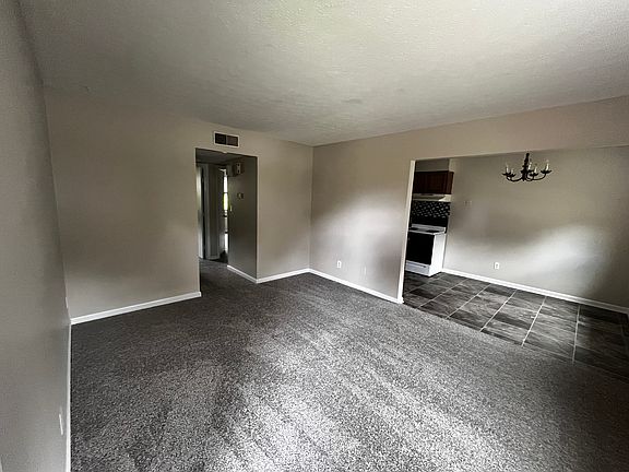 3rd image of 6300 Jeffrey Dr APT 4