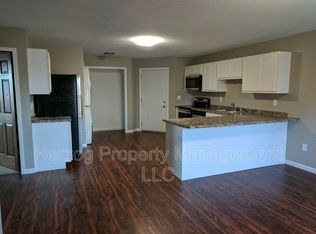 301 7th Ave NW APT 302, Pelican Rapids, MN 56572
