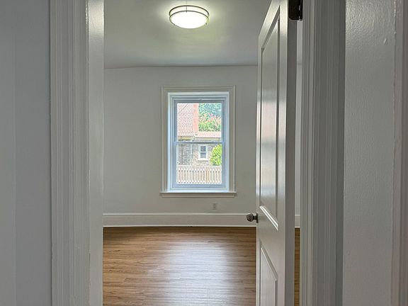 5th image of 144 W Washington Ln APT 1R