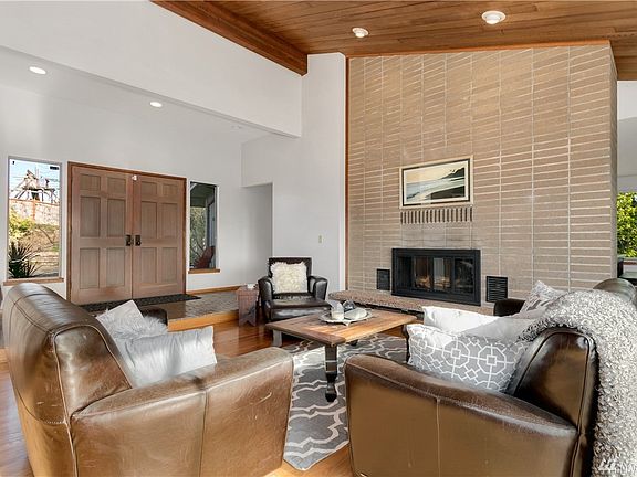 3rd image of 4414 NE 195th Pl