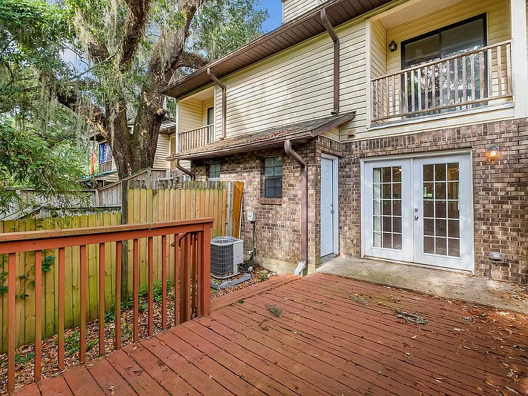 Wren Hollow Dr — Photo 4