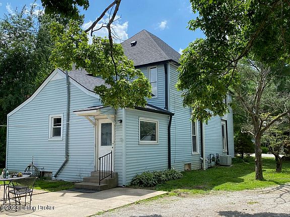 3rd image of 850 Main St