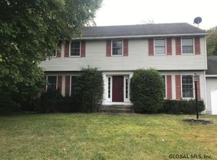 12 Sage Field Ln, Latham, NY 12110