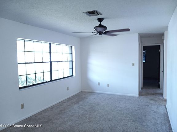 3rd image of 365 Hunt Dr