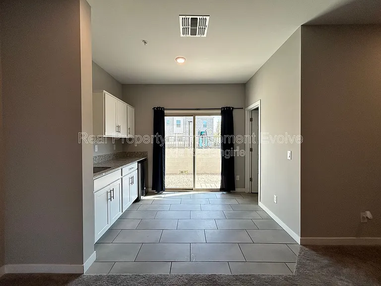 2244 W Laurie Ln — Photo 12