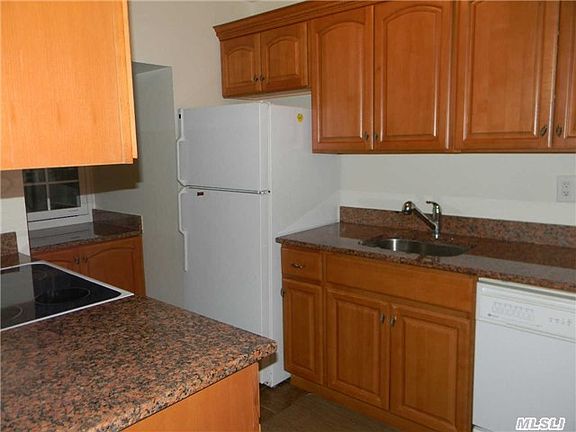 4th image of 553 Village Dr