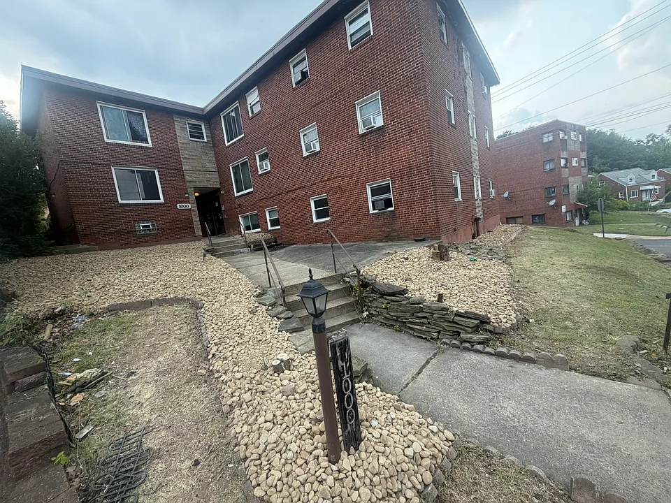 1000 Hartman St #10