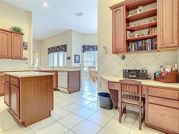 4th image of 10530 Holly Crest Dr