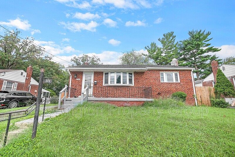 1st image of 304 Lawrence Dr