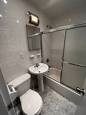 4th image of 418 E 88th St APT 2D