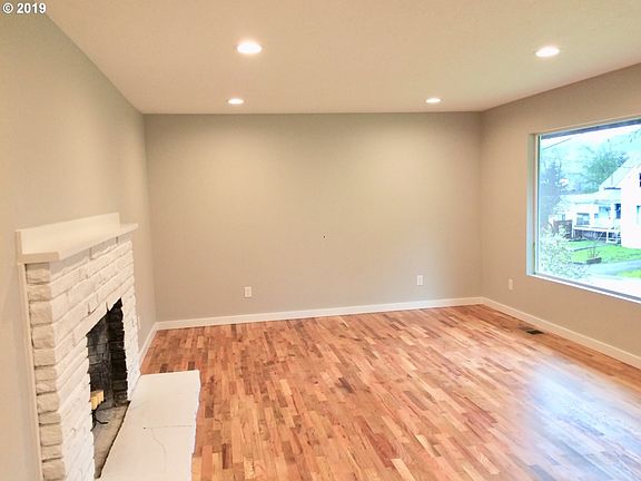 5th image of 450 SE Leland St