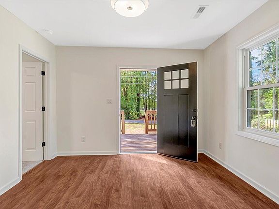 4th image of 234 Hayley St