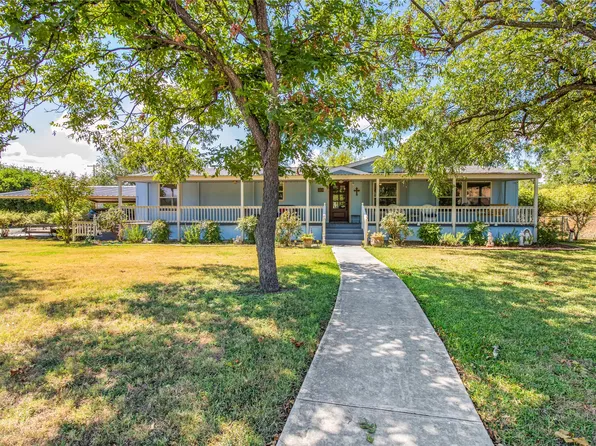 212 E Mesquite St, Coleman, TX 76834