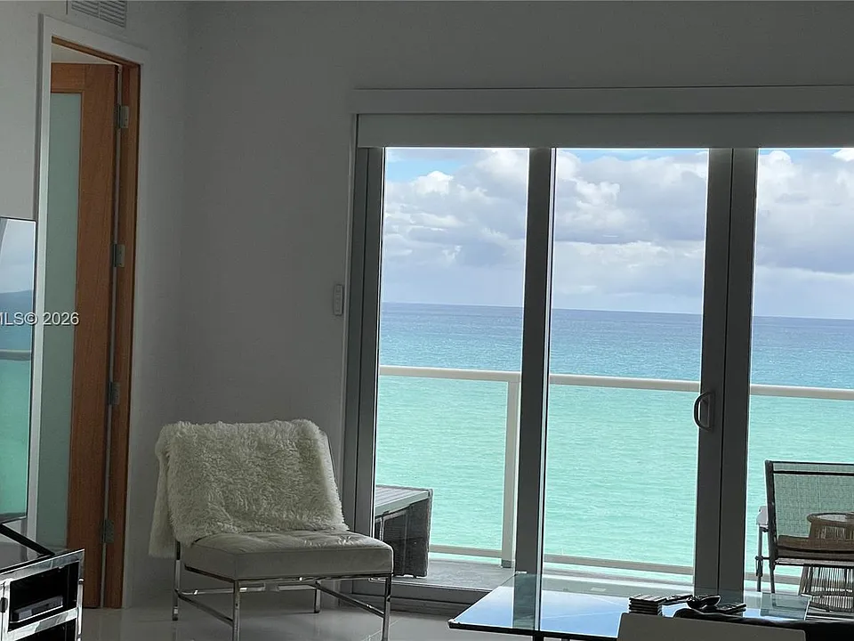 5701 Collins Ave #Penthouse 08