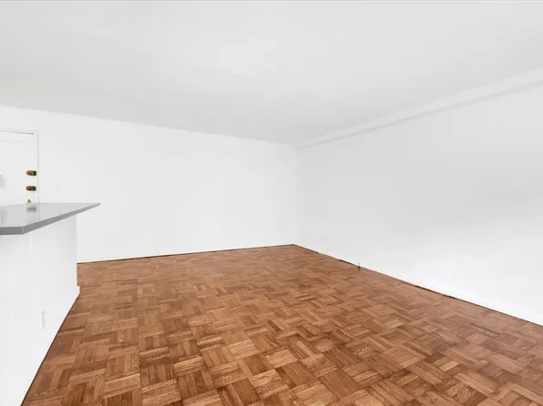 2630 Kingsbridge Terrace image 10 of 27