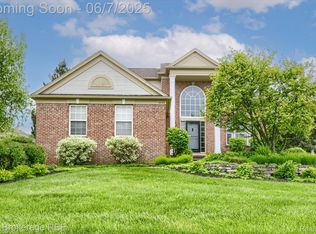 4449 Brighton Dr, Grand Blanc, MI 48439
