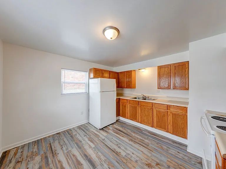 Lawrence Glen Apartments — Photo 11