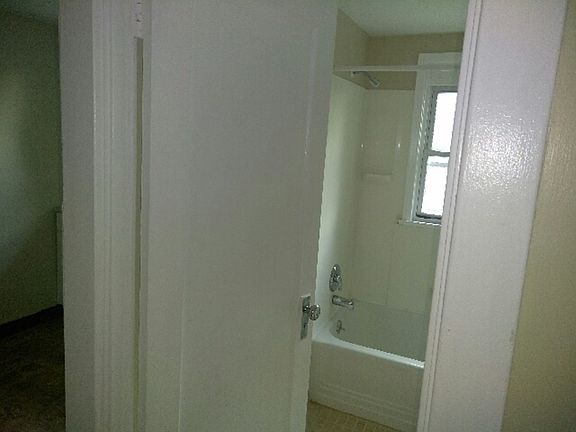 3rd image of 380 Lasalle Ave