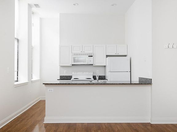 2nd image of 1011 Chestnut St Unit 204W