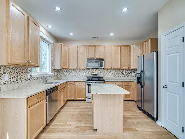 6412 Warren Point Ct — Photo 4