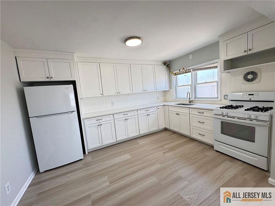 1st image of 625 Bound Brook Rd APT 2