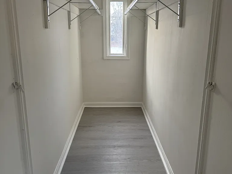 9400 Lakepointe St — Photo 4