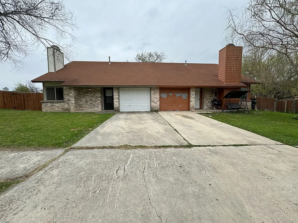 1125 Royal Crest Dr