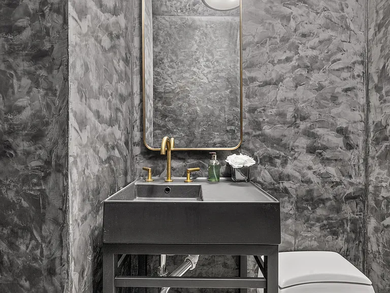 200 E 69th St #32C — Photo 4