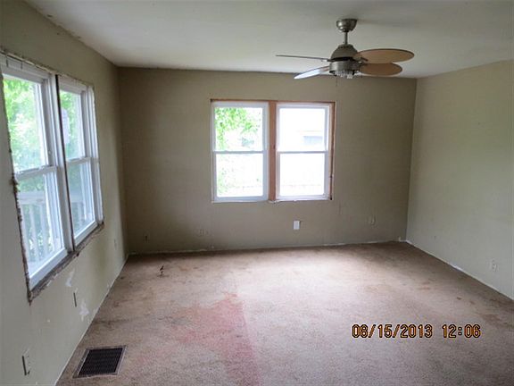 2nd image of 3239 Kishwaukee St