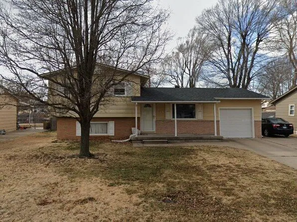 415 S Circle Dr, Derby, KS 67037