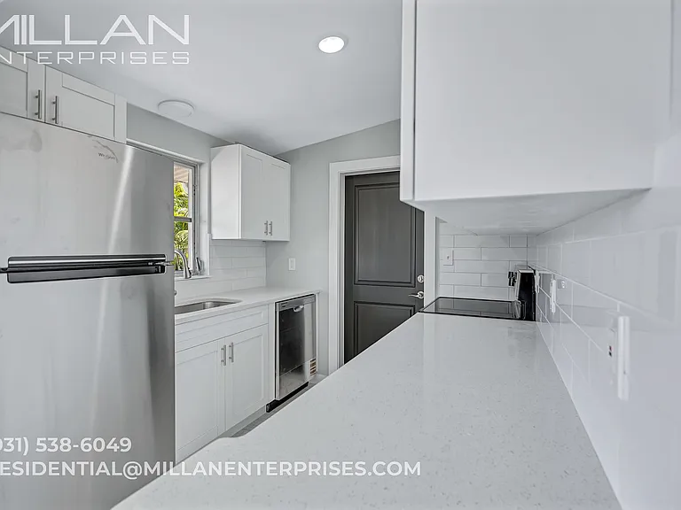 325 Capri Boulevard — Photo 31