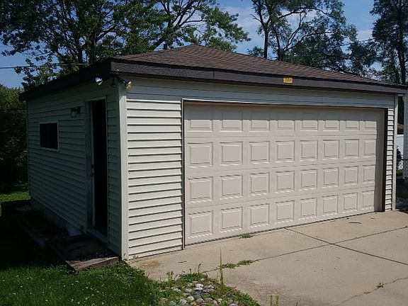 3rd image of 142 Westwood Dr