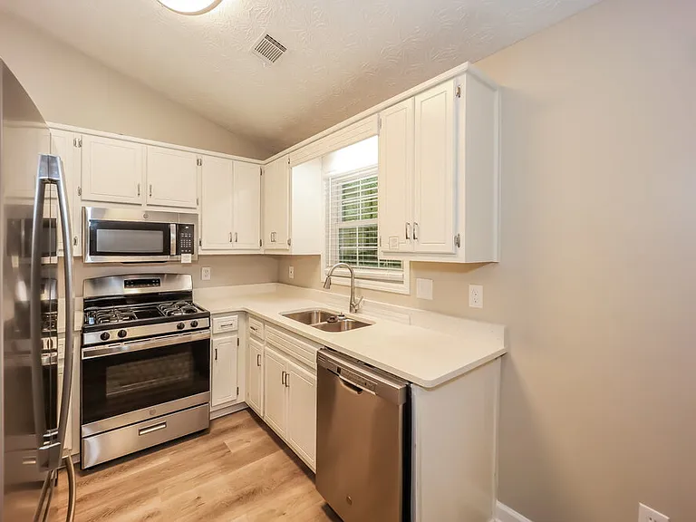 233 Northbridge Dr — Photo 8