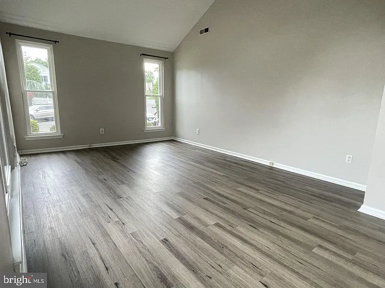 294 Woods Edge Pl — Photo 5