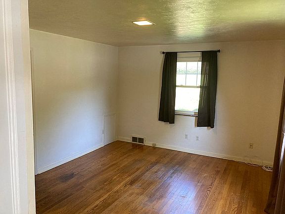 Office/bedroom/playroom.