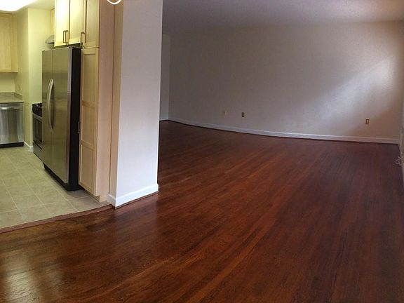 Dining area & kitchen