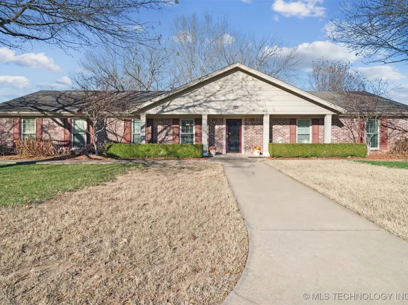 682 Meadowood Dr, Broken Arrow, OK 74011