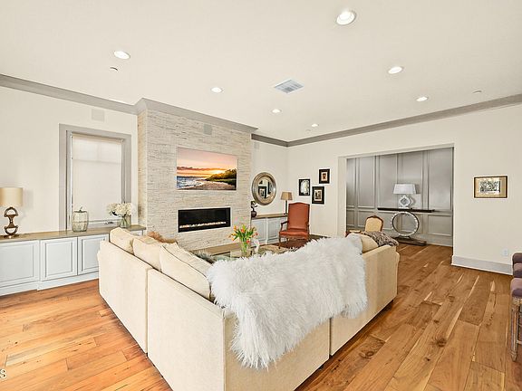 4th image of 363 W Del Mar Blvd Unit 200