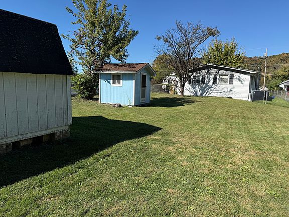 5th image of 308 Colorado St