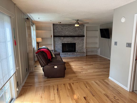 5th image of 130 Lexington Ct