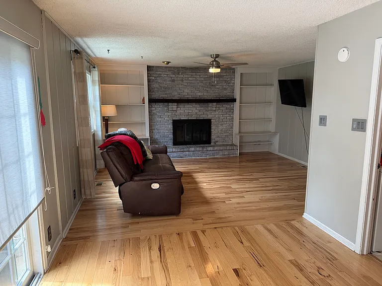 130 Lexington Ct — Photo 5