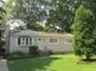 96 Sycamore St, Brentwood, NY 11717