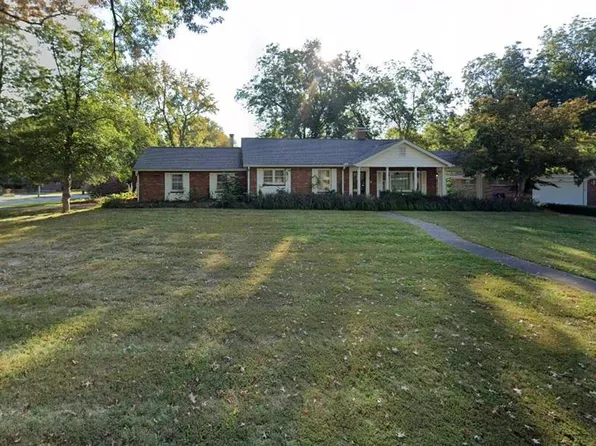 10 Westgate Dr, Swansea, IL 62226