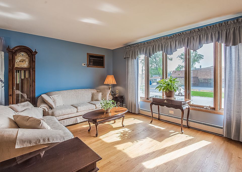 8654 Menard Ave, Burbank, IL 60459 Zillow