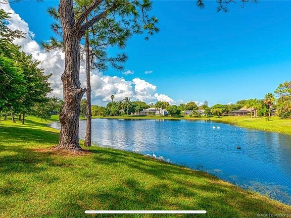2nd image of 2211 NE Pinecrest Lakes Blvd