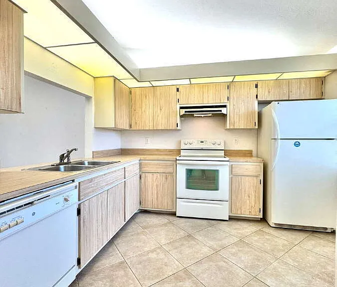 320 SW 3rd Pl #2 — Photo 14